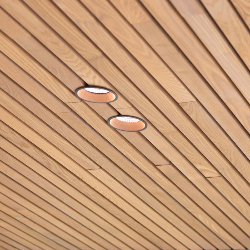 Grad secret clip system provides clean aesthetic with hidden fixings.