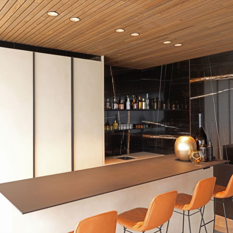 Hotel bar featuring thermo ash and Grad secret clip system