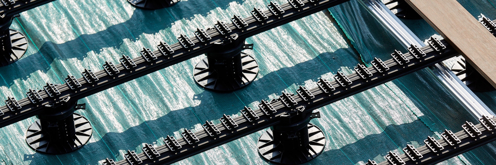 The Grad x Millworks decking system featuring aluminium rails and factory spaced clips.