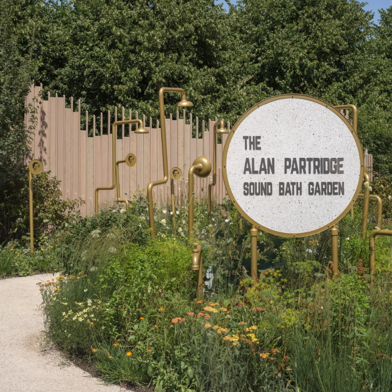Carey Garden Studio garden at hampton court featuring UK-grown Larch timber from Millworks.